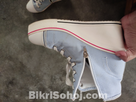 Converse High Shoes (used)
